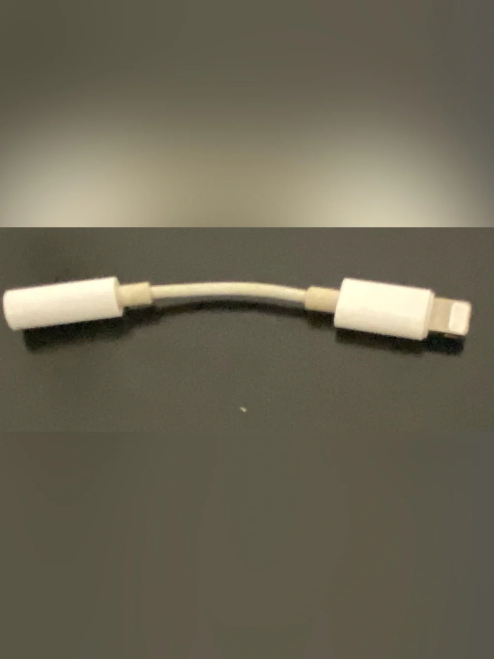 Apple White Lightning to 3.5mm Headphone Adapter